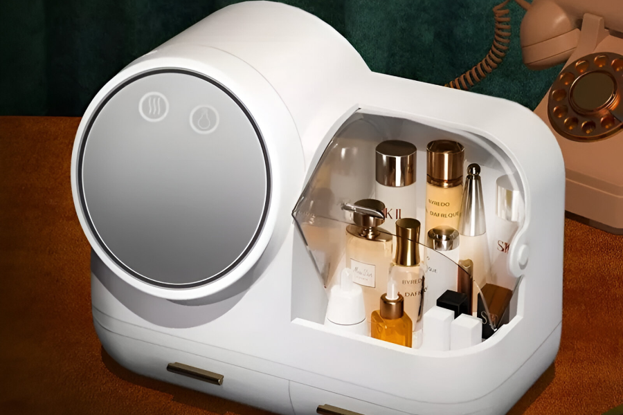Lighted makeup storage box